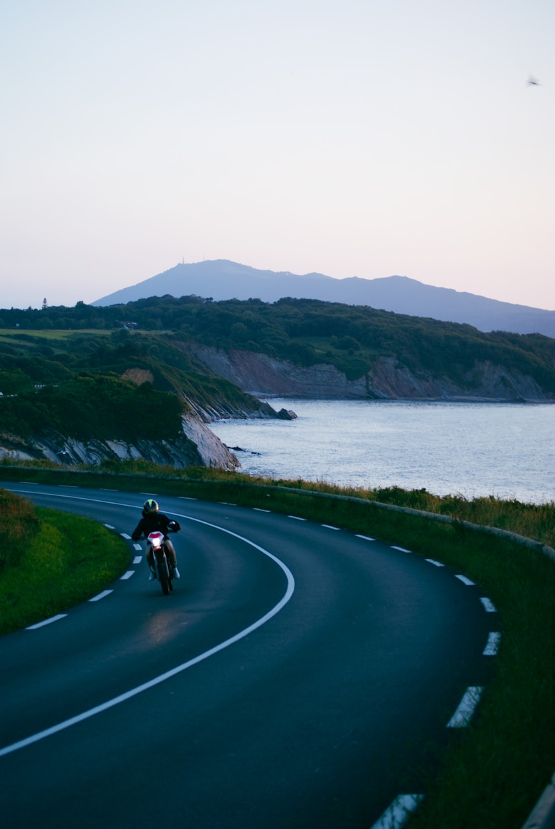 Camper à hendaye : entre montagnes et océan